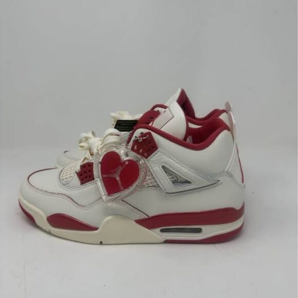 Athletic_Shoes